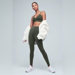 Alo yoga Airbrush leggings in dark cactus sz XXS